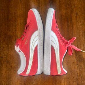 Puma Suede Low Sneakers women's size 8.5 Red w/ Gold accents l- like new